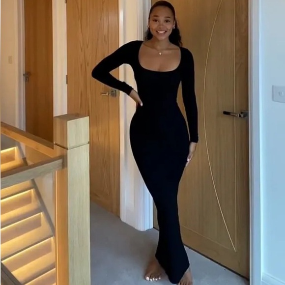 SKIMS SOFT LOUNGE LONG SLEEVE DRESS ‘ONYX’ - Picture 11 of 15